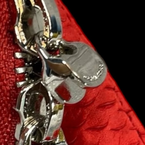 Henri Bendel Women’s Red Snakeskin Leather Chain Wristlet/Clutch | EUC!!♥️♥️ - Picture 6 of 8